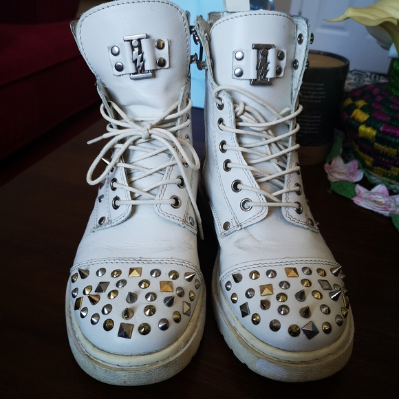 White studded Combat boots - Picture 1 of 6